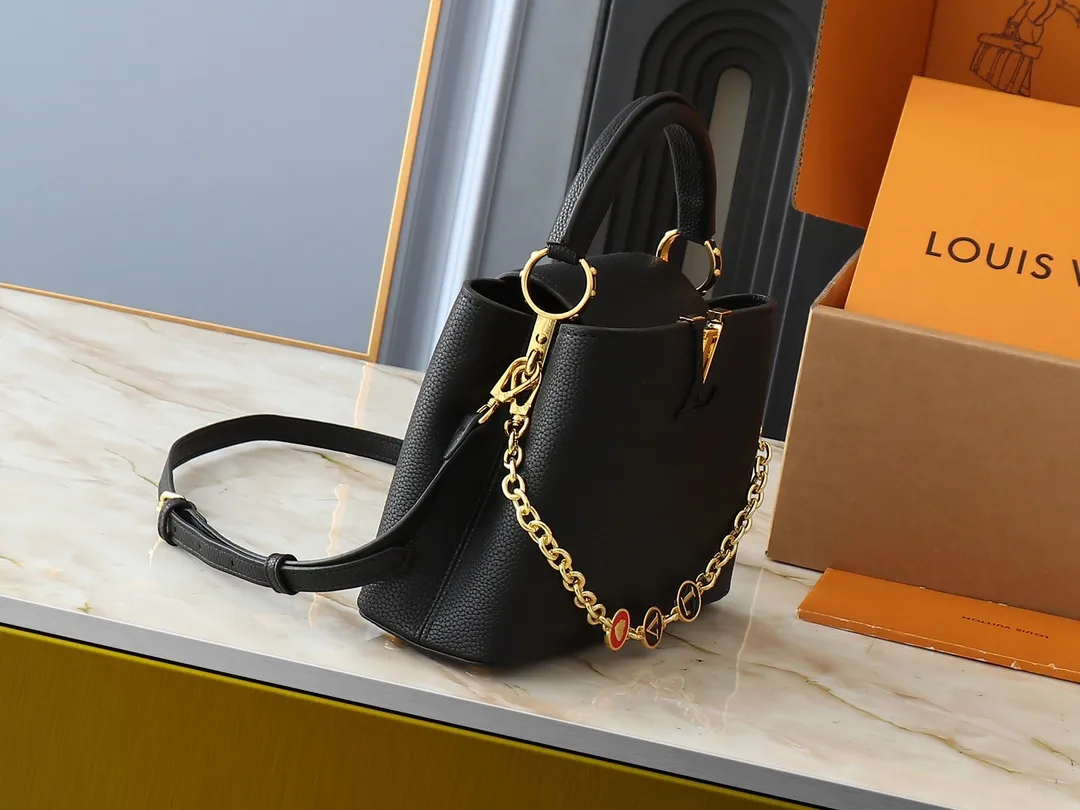 💰400💰Guangzhou goods Upgraded original M00014 M00013 M00015 [New size] This Capucines new size handbag shows soft beauty: Taurillon leather bag body with light-colored flap and top handle, enamel Monogram flower chain can also achieve a shoulder-carrying experience. Wear the slim leather strap to explore more styling possibilities. Dimensions 27 x 17.3 x 9 cm (length x height x width)