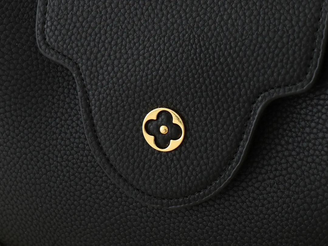💰400💰Guangzhou goods Upgraded original M00014 M00013 M00015 [New size] This Capucines new size handbag shows soft beauty: Taurillon leather bag body with light-colored flap and top handle, enamel Monogram flower chain can also achieve a shoulder-carrying experience. Wear the slim leather strap to explore more styling possibilities. Dimensions 27 x 17.3 x 9 cm (length x height x width)
