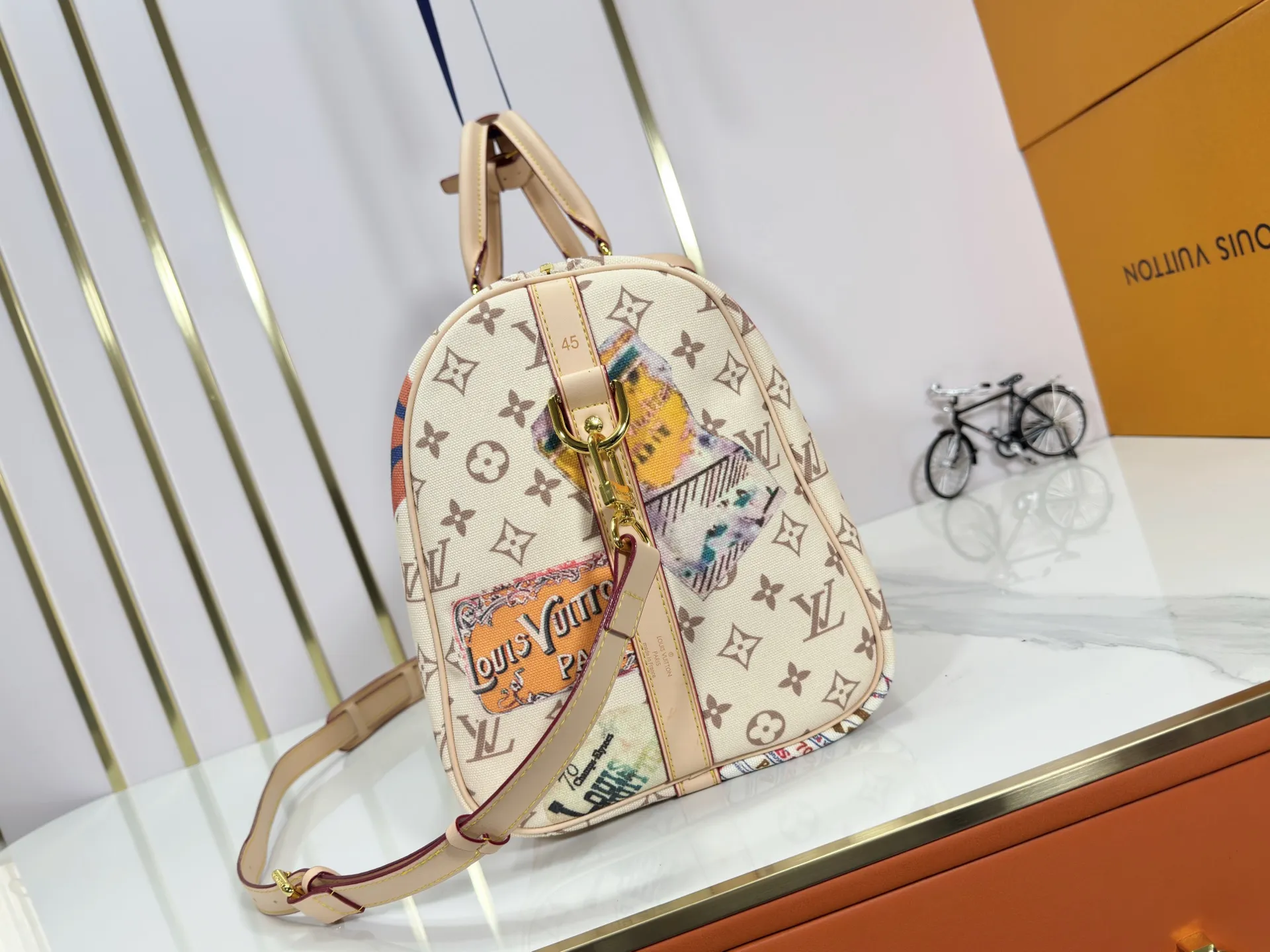 P360M41418 M14736 This model is "Kipol 45" sewn with a single canvas. The Louis Vuitton travel sticker pack creates a gorgeous vibe and is perfect for any traveler. The leather trimming that further enhances the retro-style charm is also attractive. The optional carry-on bag (which varies by airline and device used) features two top handles and removable and adjustable shoulder straps for multiple carrying options.  45,0