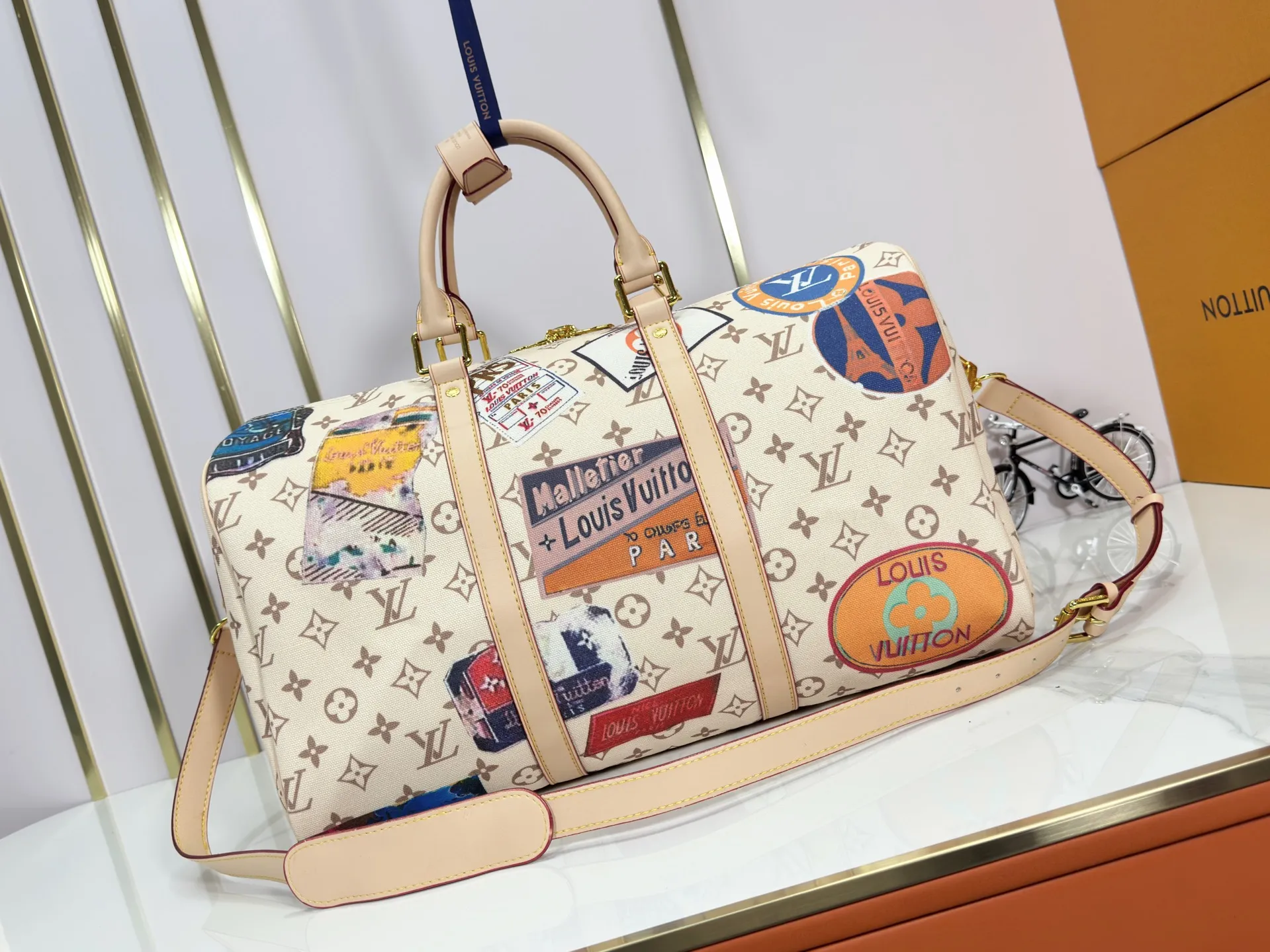 P360M41418 M14736 This model is "Kipol 45" sewn with a single canvas. The Louis Vuitton travel sticker pack creates a gorgeous vibe and is perfect for any traveler. The leather trimming that further enhances the retro-style charm is also attractive. The optional carry-on bag (which varies by airline and device used) features two top handles and removable and adjustable shoulder straps for multiple carrying options.  45,0