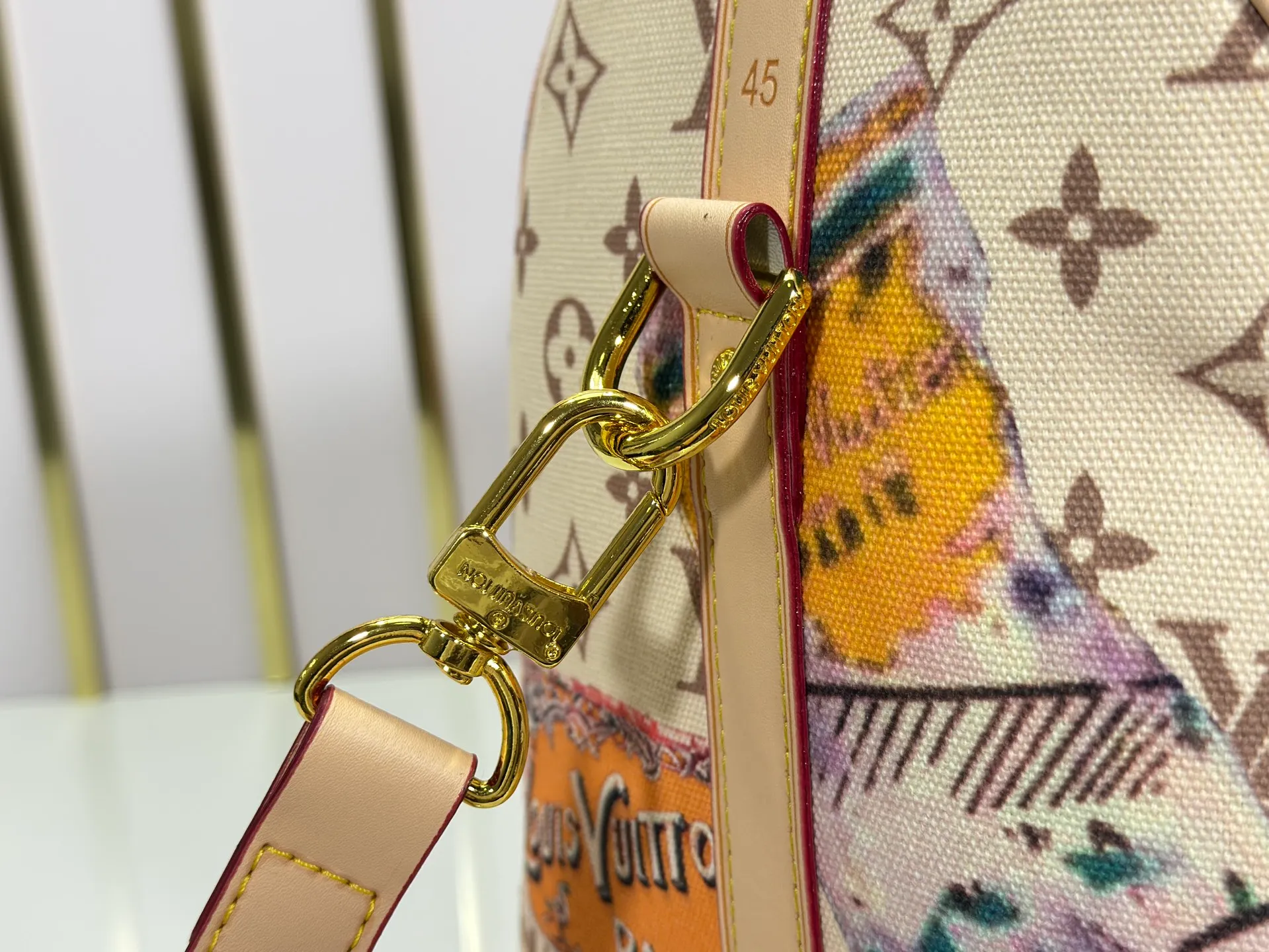 P360M41418 M14736 This model is "Kipol 45" sewn with a single canvas. The Louis Vuitton travel sticker pack creates a gorgeous vibe and is perfect for any traveler. The leather trimming that further enhances the retro-style charm is also attractive. The optional carry-on bag (which varies by airline and device used) features two top handles and removable and adjustable shoulder straps for multiple carrying options.  45,0