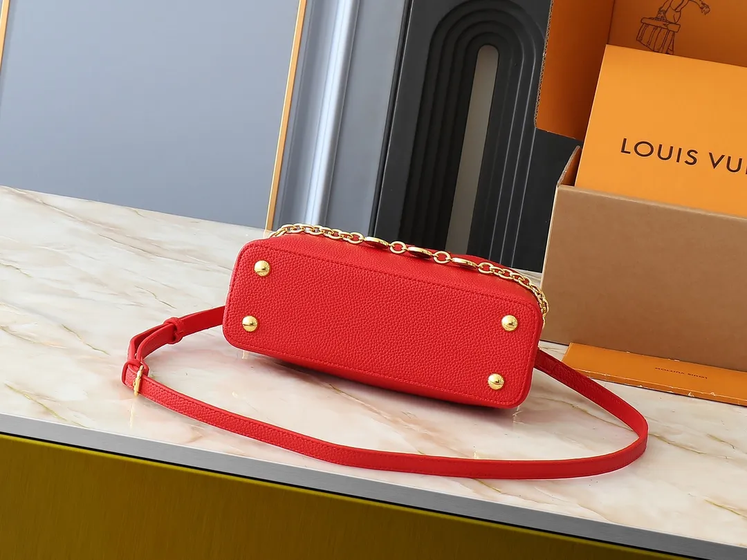 💰400💰Guangzhou goods Upgraded original M00014 M00013 M00015 [New size] This Capucines new size handbag shows soft beauty: Taurillon leather bag body with light-colored flap and top handle, enamel Monogram flower chain can also achieve a shoulder-carrying experience. Wear the slim leather strap to explore more styling possibilities. Dimensions 27 x 17.3 x 9 cm (length x height x width)