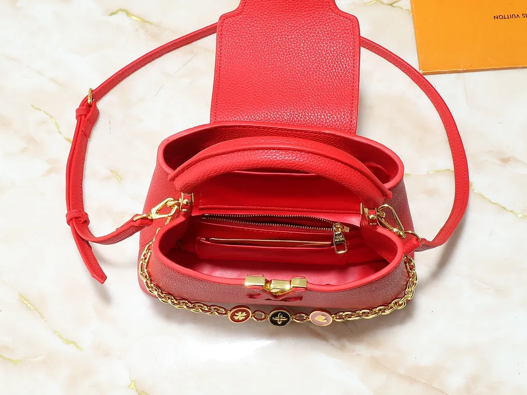 💰400💰Guangzhou goods Upgraded original M00014 M00013 M00015 [New size] This Capucines new size handbag shows soft beauty: Taurillon leather bag body with light-colored flap and top handle, enamel Monogram flower chain can also achieve a shoulder-carrying experience. Wear the slim leather strap to explore more styling possibilities. Dimensions 27 x 17.3 x 9 cm (length x height x width)
