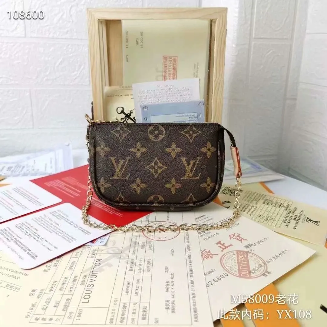 P130N58009 white grid [actual photo, original packaging] MINI POCHETTE ACCESSORIES small handbag. This accessory bag opens with a zipper and comes with a gold chain that can be attached to the D-ring on most Louis Vuitton handbags. Size: 12*9*2Cm