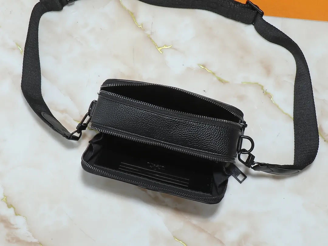 💰240💰Upgraded from the original M81260 M80741 M59161 Alpha Wearable handbag combines Monogram Eclipse coated canvas and leather trim, with wide mouth opening and side gussets for easy access, suitable for storing mobile phones and wallets, etc. The detachable and adjustable shoulder strap allows for a variety of carrying options. Dimensions: 18.5×11×6.5cm