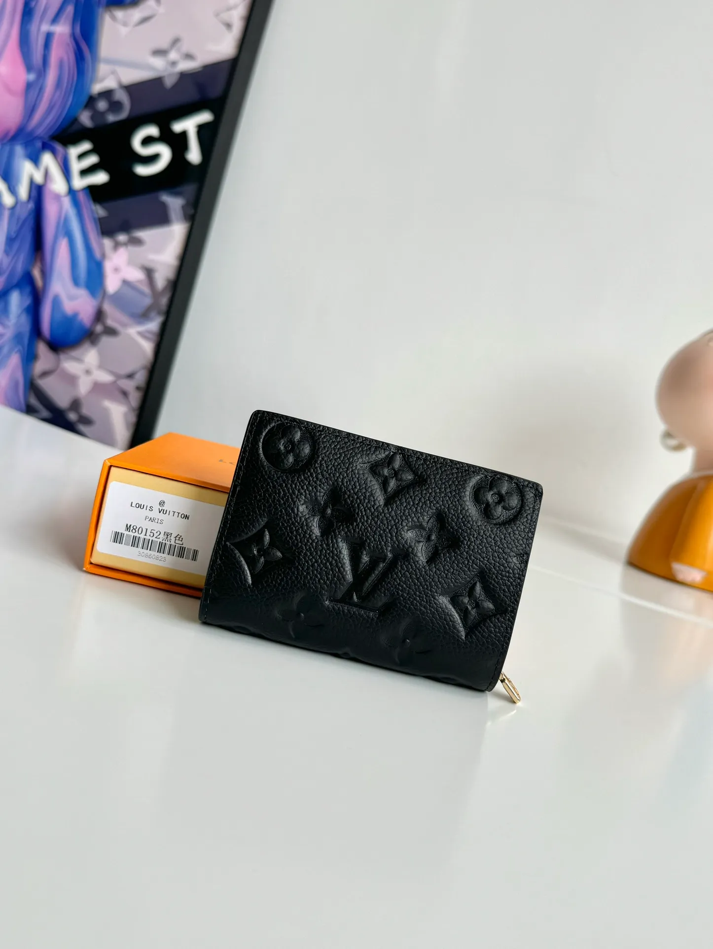 Factory price 460 🇫🇷Overseas original order M80152 black exclusive real shot! This Cléa wallet is made of Monogram Empreinte soft grained cowhide and embossed with Louis Vuitton's iconic Monogram pattern. It has a stylish design, is compact yet spacious, and is equipped with an external patch pocket, zippered coin pocket, banknote compartment and six credit card slots. Size: 12×9×3.5cm
