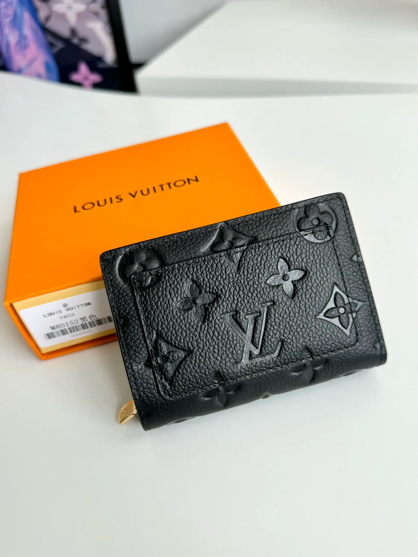 Factory price 460 🇫🇷Overseas original order M80152 black exclusive real shot! This Cléa wallet is made of Monogram Empreinte soft grained cowhide and embossed with Louis Vuitton's iconic Monogram pattern. It has a stylish design, is compact yet spacious, and is equipped with an external patch pocket, zippered coin pocket, banknote compartment and six credit card slots. Size: 12×9×3.5cm