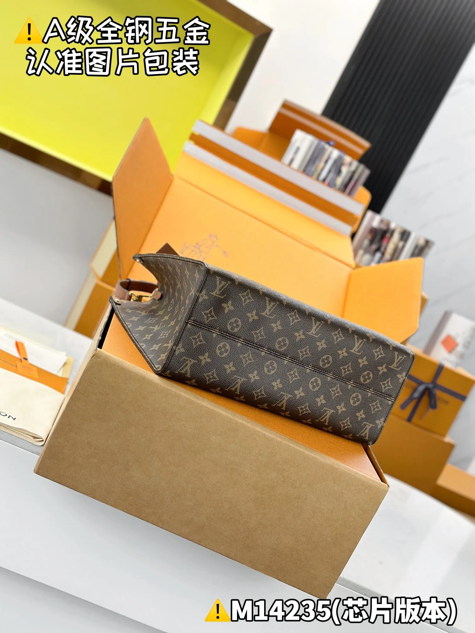 Internal price P1960 [Super grade MB high elastic fabric] ONTHEGO ORGANIZER handbag Model: M14235 Material: A+ grade all-steel hardware, imported high elastic fabric Packaging: Full set of special grade duty-free MB packaging Dimensions: 29 x 16 x 37 cm (height x width x length)