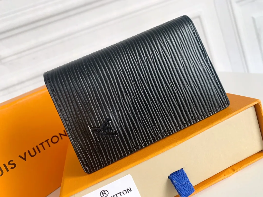 💰80 💎Small card holder Louis vuitton's pocket leather wallet has seven compartments, which can hold credit cards, bus cards, business cards, and even city maps. Damier canvas, leather-bound - two credit card compartments - four inner compartments - one outer compartment. ❤️ Model M63144 Size 7X11.