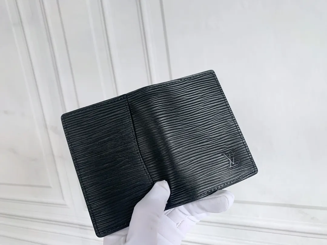 💰80 💎Small card holder Louis vuitton's pocket leather wallet has seven compartments, which can hold credit cards, bus cards, business cards, and even city maps. Damier canvas, leather-bound - two credit card compartments - four inner compartments - one outer compartment. ❤️ Model M63144 Size 7X11.