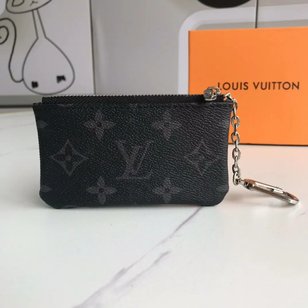 💰90💰This Damier canvas small leather bag can hold change and keys, and can be easily put into a handbag or clothing pocket. Key ring, key hook can be hung on the D-ring provided with most Louis Vuitton handbags, zipper closure, Damier canvas texture and embossed calfskin, shiny gold-tone hardware. 👏👏Model 62650, size: 12x7cm,