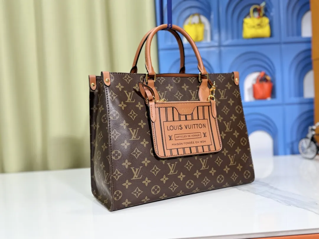 P280💰Upgraded original version 🔥New style🔥M45039 M45321 M44571 This Onthego medium handbag is decorated with classic Monogram canvas and Monogram Reverse canvas on both sides, presenting different styles at will. Toron's dual handles and shoulder strap allow for a variety of carrying options. Dimensions: 34.0 x 26.0 x 13.0 cm (length x height x width)
