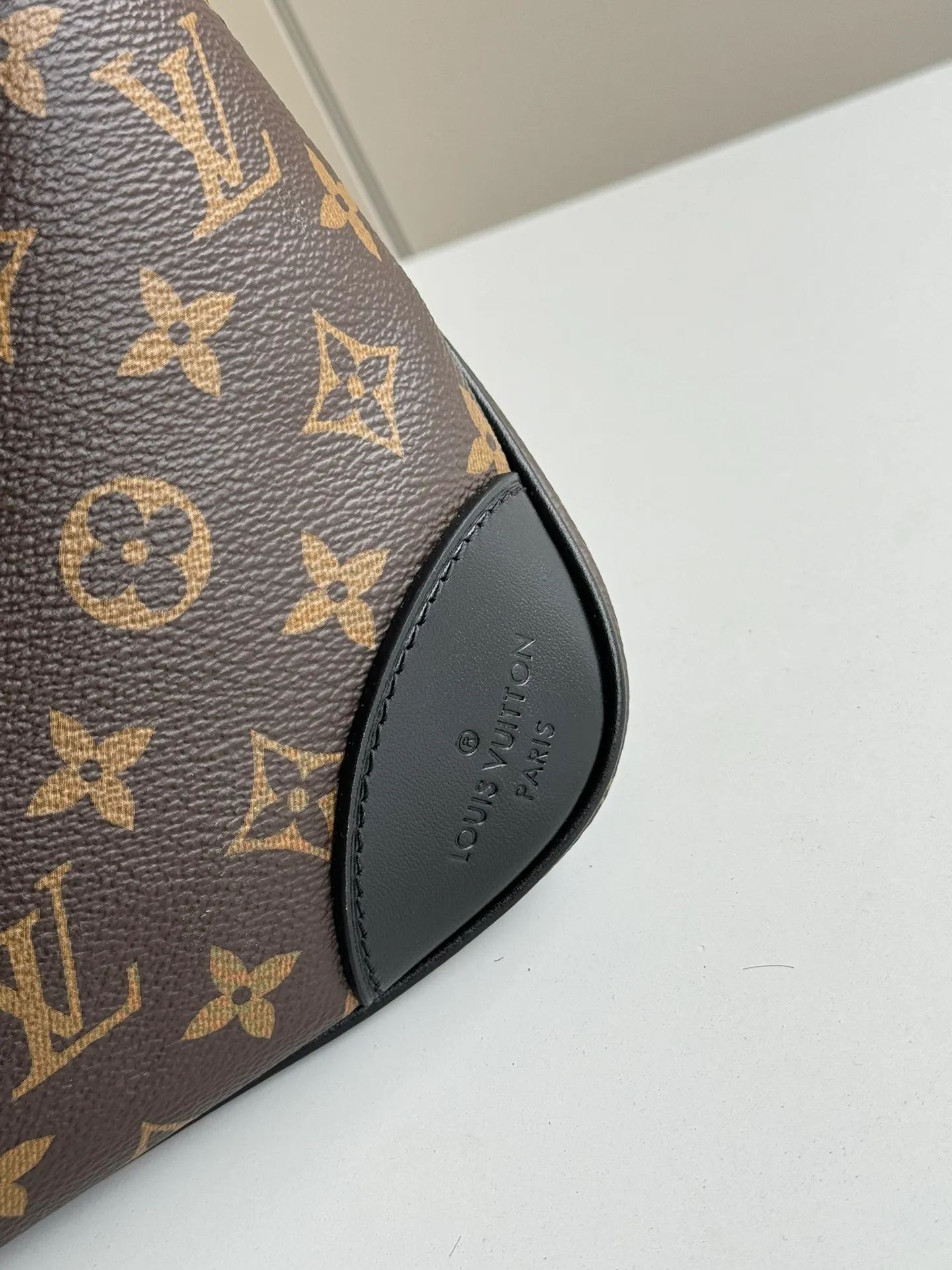 p1660 [Equipped with a full set of MB tax-free packaging] Upgraded diamond-shaped variable code chip 𝐁𝐎𝐔𝐋𝐎𝐆𝐍𝐄The king of hot items #M45831 Special grade all-steel physical shooting Size: 29*16*9.5cm A good-looking and packed croissant 🥐 perfectly integrates retro and fashion, not only reaches a new height in appearance, The storage capacity is also very user-friendly. The bag body is not big, so it can meet the daily needs of large storage space. The detachable and adjustable shoulder strap design allows more choices for daily concave shapes. The matching of the chain adds an elegant element to the entire bag. The design of the chain turns the entire bag into an armpit bag in seconds. I think it is a top-notch product 𝐲𝐲𝐝𝐬!