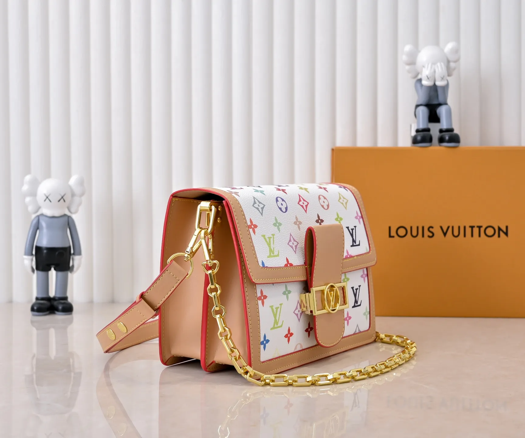 Batch 400💰Murakami Takahiro three-color Daphne upgraded version💥Louis Vuitton 22025 early spring messenger bag M43599/44391/44580 color matching latest version shipped Métis The compact shape of the handbag exudes an elegant atmosphere. Presbyopia and cowhide, made of soft Monogram canvas, compact in size and equipped with multiple practical pockets and compartments. Large size:25x19x9cm