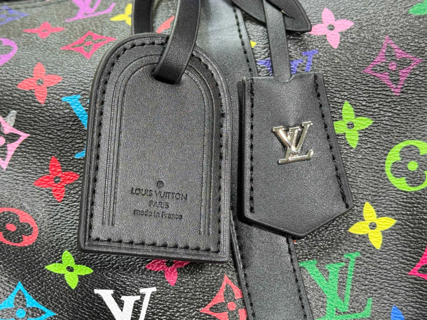 P380 new arrival M13745 black color transcoding chip 33 color series LV2025 spring and summer and Takashi Murakami joint model Fashion is a cycle to celebrate the 20th anniversary of the joint name Size: 50.0X29.0X23.0cm
