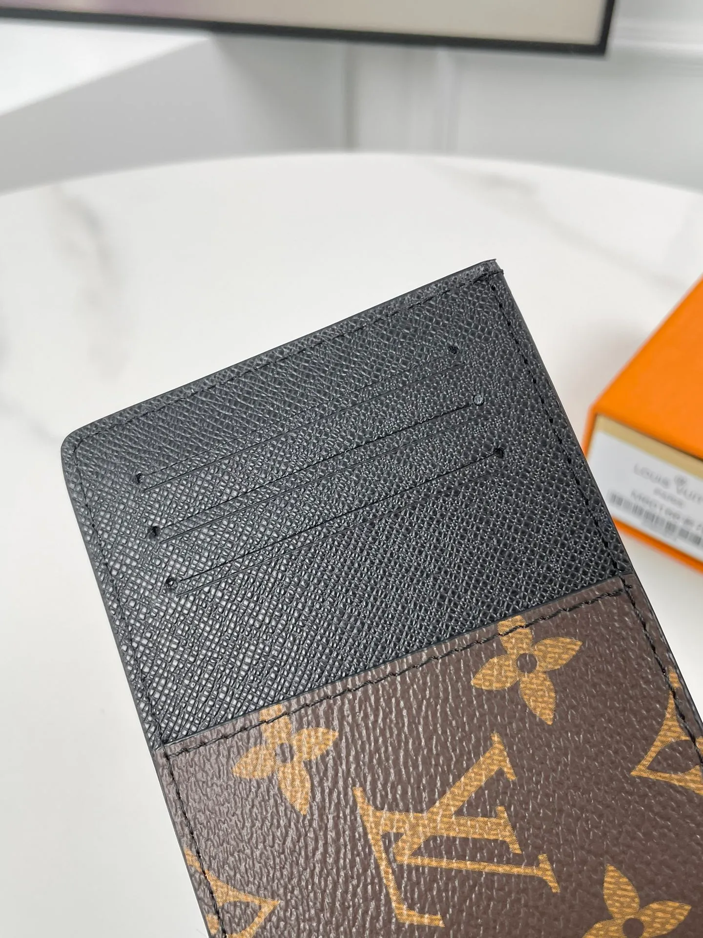Factory price 180 🇫🇷Exclusive real shot of overseas original M60166 presbyopia! The Neo card holder in Monogram Macassar canvas is the perfect way to carry important cards. Leather trimmings enhance the classic Louis Vuitton pattern. Size: 11×7cm