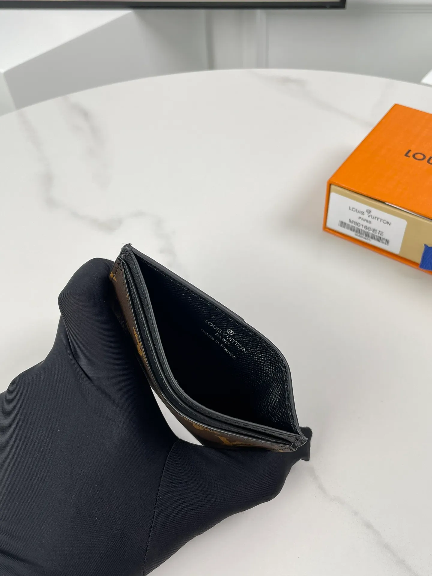 Factory price 180 🇫🇷Exclusive real shot of overseas original M60166 presbyopia! The Neo card holder in Monogram Macassar canvas is the perfect way to carry important cards. Leather trimmings enhance the classic Louis Vuitton pattern. Size: 11×7cm