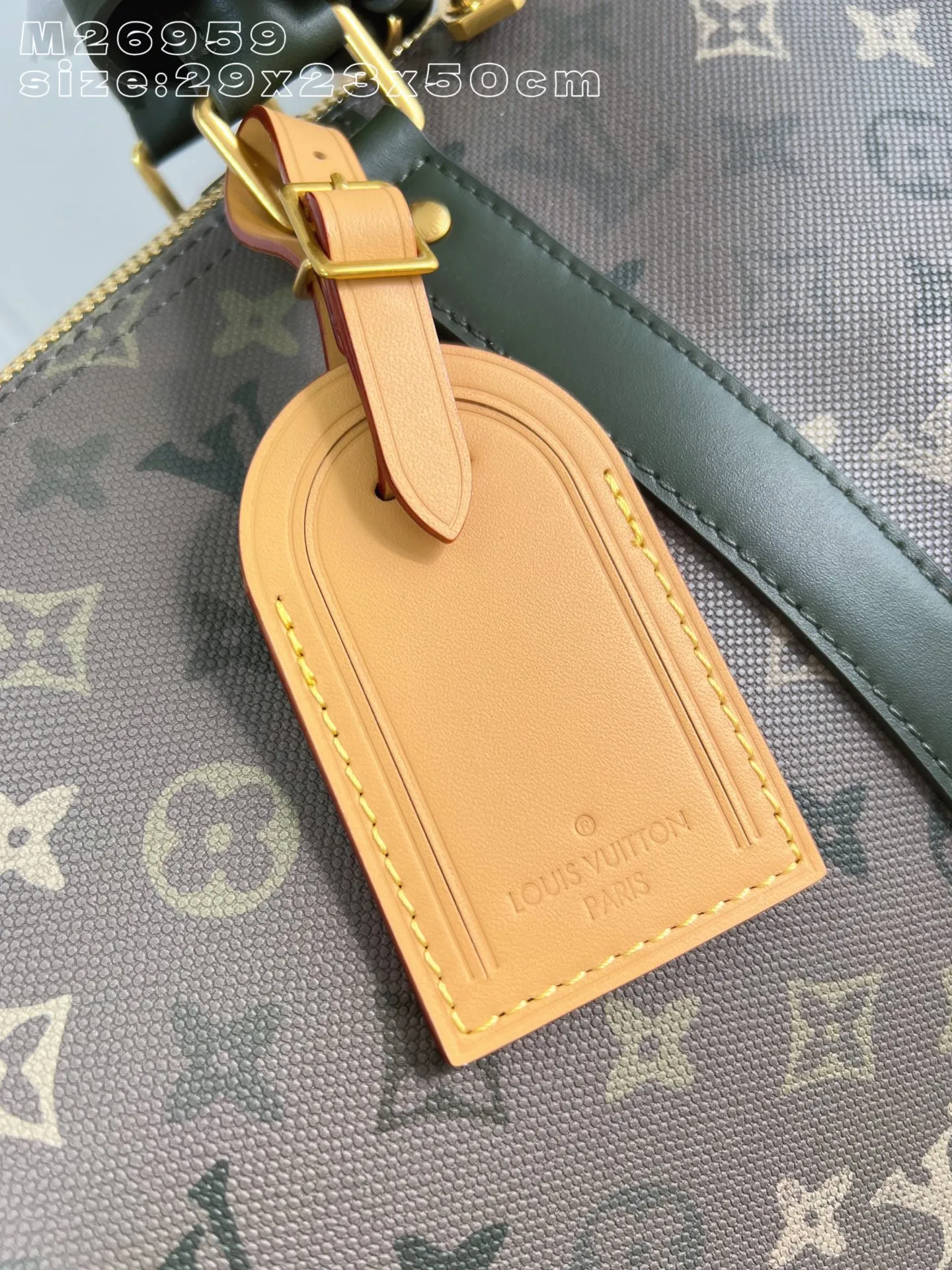 💰1160 Top Original [Exclusive Real Shot M26959] This Keepall Bandoulière 50 travel bag is made of camouflage-effect Monogram Surplus coated canvas, showing Pharrell Williams' creative interpretation of the brand's classic Monogram canvas. Distressed metal and leather accents inspire the idea of ​​leisurely excursions into the countryside, while the detachable and adjustable branded fabric shoulder strap offers a variety of carrying options. 29 x 23 x 50 cm (height x width x length) E [Warm reminder: This model is too big to fit in the packaging]