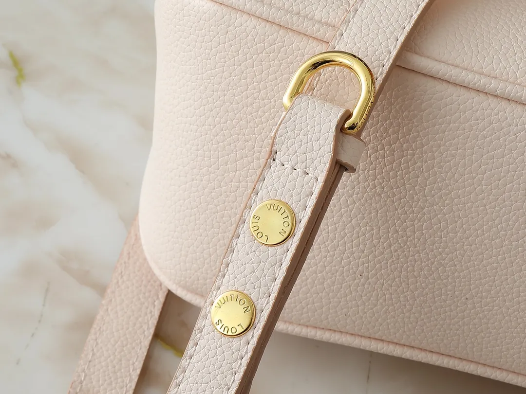 💰260💰Upgraded original M13224 M12930 M45832 M45831 Chain bag croissant series KOREA PRE-LAUNCH handbag This season's Boulogne bag uses Monogram Amprent leather material to reinterpret a symbolic design that can be used in multiple ways. Like existing designs made of canvas, various styles of items can be produced. Internal flat pocket that can store large-sized smartphones. A new version with a braided chain woven with gold hardware that creates a high-class and strong atmosphere. 16 x 9.5 x 29 cm.