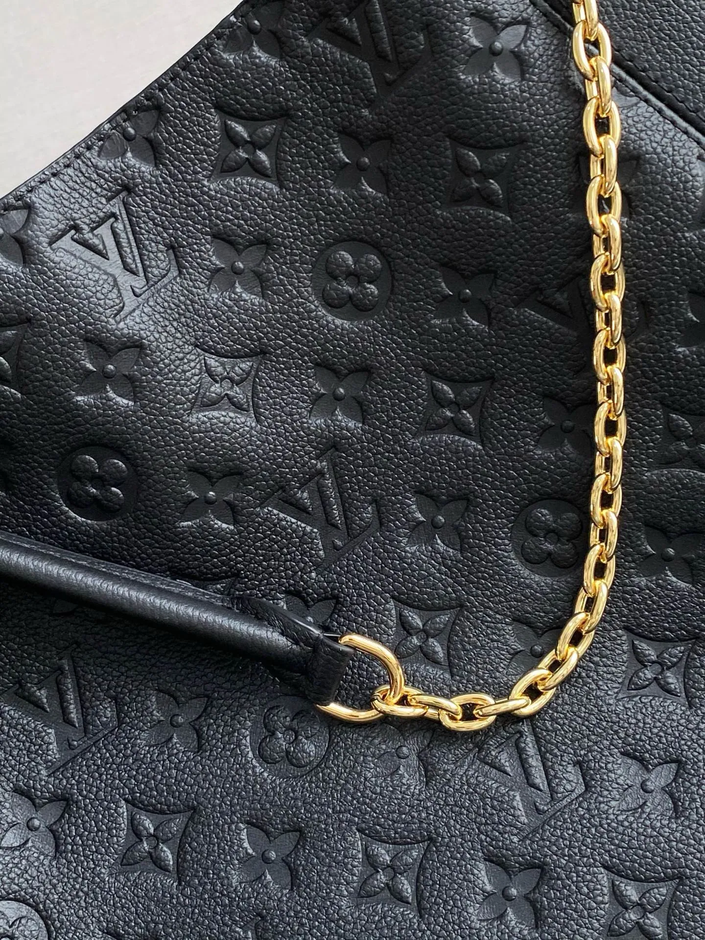 💰1100 (top-grain leather) top original single dynamic 163c01 chip top original single enhanced version】M14234 This Anytime medium handbag traces back to the Promenade handbag that was born in 1988, making it a good choice for daily commuting and weekend travel. The Monogram Empreinte leather bag is embellished with shiny metal hardware, and the LV padlock can be hung from the sliding chain shoulder strap, making it easy to explore a variety of styling possibilities and carrying methods.  27 cm