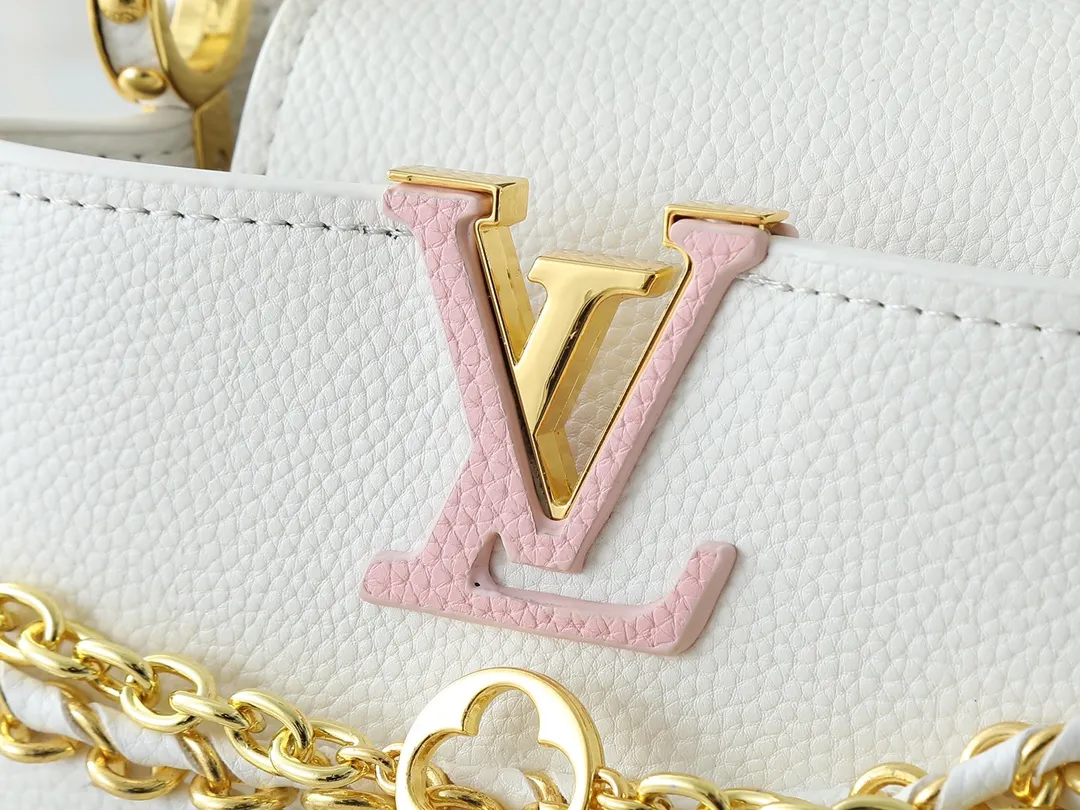 💰400💰Guangzhou goods Upgraded original version M12345 M12346 M12279 M11908 M11906 This Capucines mini handbag is from the Trilogy series. It is made of Taurillon cow leather to create an elegant structure, which can light up the evening look. A sumptuous chain appears with a mini padlock and an enamelled Monogram flower, while the flap opens externally or internally to an interior compartment with a card patch pocket. Dimensions: 21.0 x 13.6 x 8.0 cm (length x height x width)