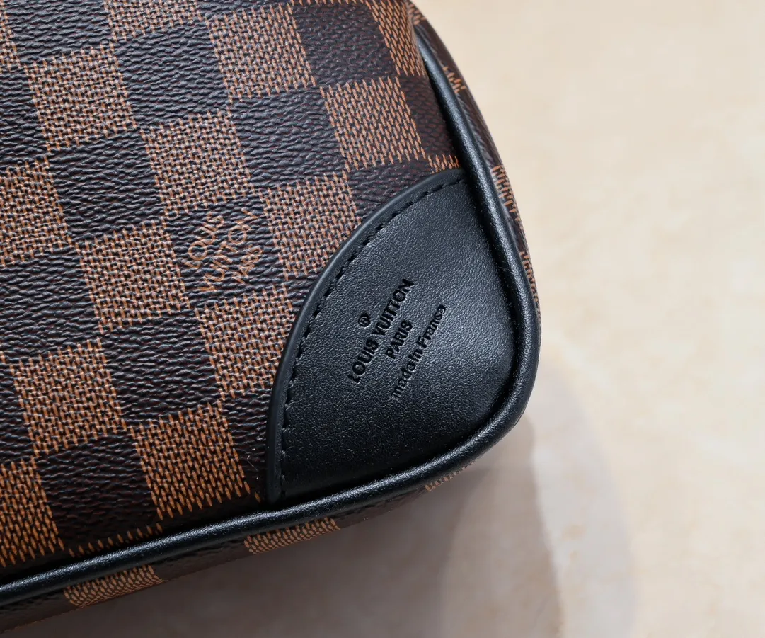 💰Large 300💰💰Small 280💰Upgraded from the original M45353 M45354 M45355 A new Odeon medium and small handbag is launched in the autumn and winter of 2020, using Monogram canvas and reinforced leather corners to convey a retro feel. The adjustable shoulder strap makes it easy to carry on the shoulder or across the body, and the zipper allows easy access to your belongings. Monogram coated canvas Semi-distressed vegetable tanned leather Natural cowhide and colorful cowhide trim Textile lining Metal hardware Leather corners Shoulder strap loops Double zip closure External patch pocket with magnetic closure