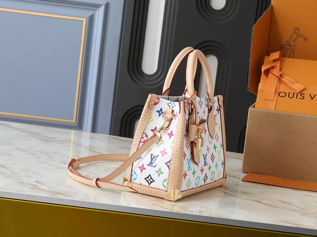 💰300💰Upgraded from the original M13079 M45495 M45659 M44571, the Louis Vuitton x Murakami reissue series interprets the OnTheGo small handbag in a smart way. The colorful Monogram canvas body, cowhide leather trim and LV x TM key bag highlight the sophisticated style. The shiny corners recall the design of traditional Louis Vuitton luggage, and the shoulder strap and top handle allow for multiple carrying methods. Dimensions: 25.0 x 19.0 x 11.5 cm (length x height x width)