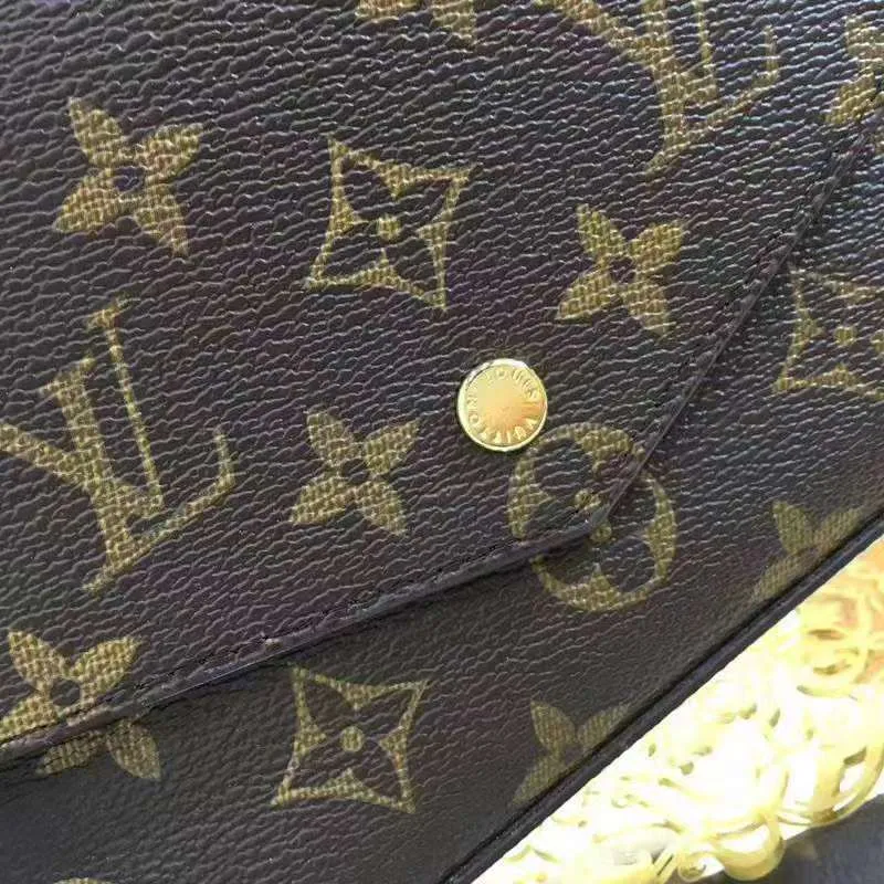 P140 Model: 61276 Size 21/11/2 Introduction: The Louis vuitton Felicie three-piece handbag is elegant and luxurious. It contains two detachable pockets and is a fashionable choice for carrying and organizing your daily necessities. It is more than just a wallet, after removing the gold chain, it can also be used as a charming clutch or small handbag ""