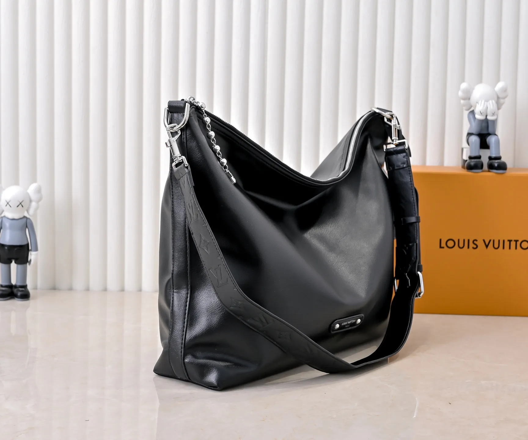 Batch 320💰LV METIS handbag M14018 M13986 Smart, intelligent and meticulously crafted, Métis made of Monogram canvas fulfills its promise with its own attitude. With its emphasis on lines and silhouettes, the Métis handbag combines the versatility required of a modern handbag with the elegance and charm of Louis Vuitton's heritage. Two detachable shoulder straps, can be used to carry, carry or carry on the shoulder. Size 48x36x12cm,