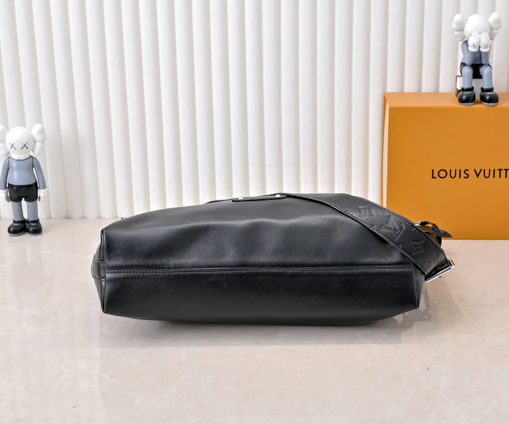 Batch 320💰LV METIS handbag M14018 M13986 Smart, intelligent and meticulously crafted, Métis made of Monogram canvas fulfills its promise with its own attitude. With its emphasis on lines and silhouettes, the Métis handbag combines the versatility required of a modern handbag with the elegance and charm of Louis Vuitton's heritage. Two detachable shoulder straps, can be used to carry, carry or carry on the shoulder. Size 48x36x12cm,