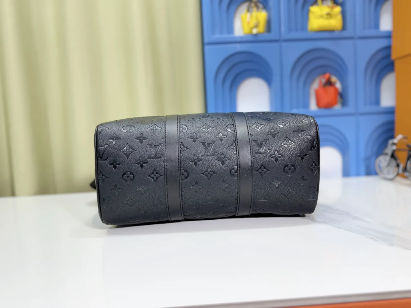 P260 upgraded original m22765 full leather m46655g flower This keepall 35 travel bag is made of monogram shadow leather with full monogram embossing and matte metal parts to achieve a simple design. The cabin luggage size is suitable for short trips. The keepall soft travel bag series was born in the 1930s and is as classic and elegant as ever. Dimensions: 35x21x16 (cm)