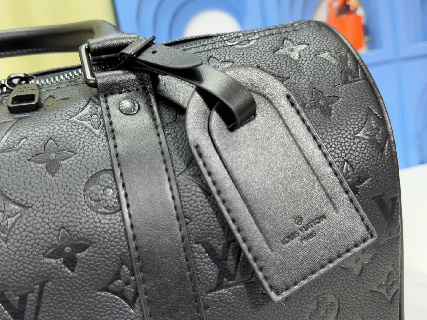 P260 upgraded original m22765 full leather m46655g flower This keepall 35 travel bag is made of monogram shadow leather with full monogram embossing and matte metal parts to achieve a simple design. The cabin luggage size is suitable for short trips. The keepall soft travel bag series was born in the 1930s and is as classic and elegant as ever. Dimensions: 35x21x16 (cm)