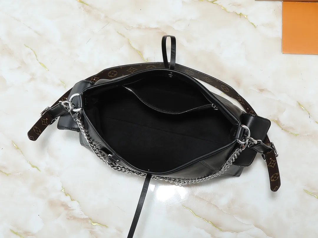 💰260💰Upgraded from the original M25143 M24861 M12583 M12579 M12919 M13105 This small CarryAll Cargo handbag is made of soft sheep leather with a fashionable micro-wrinkle effect, and is paired with polished metal parts and a lazy configuration on a deep background, making it a perfect choice for day and night occasions. The detachable shoulder strap and chain strap allow for a variety of styling possibilities. Dimensions: 23 x 15 x 33.5 cm (H x W x Length)