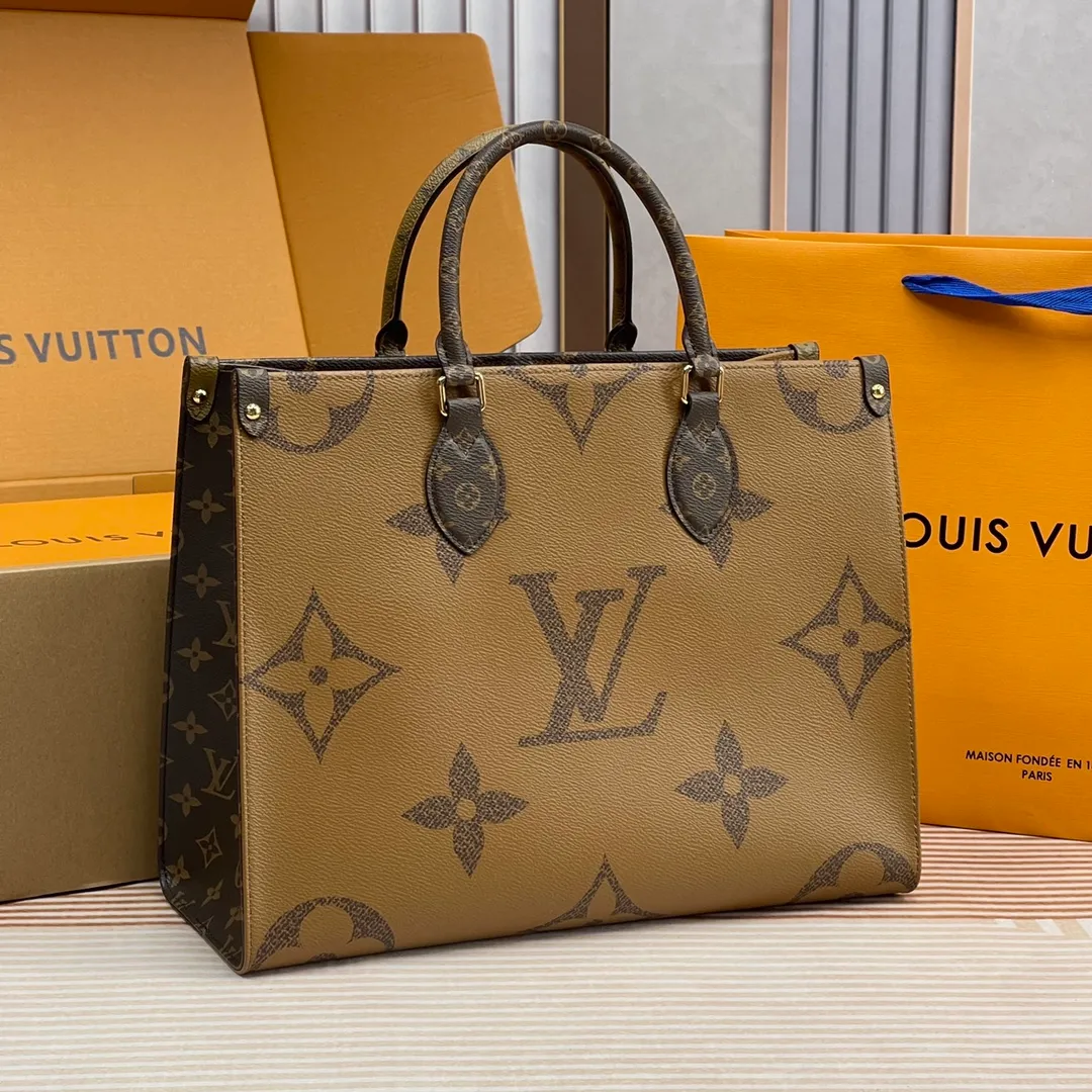 [Upgraded version] P630 🐶 Upgraded version, high quality, semi-steel hardware M45321 🐶 Comes with a full set of packaging, free picture liner bag ONTHEGO Medium Handbag The Onthego Medium Handbag decorates both sides of the classic Monogram canvas and Monogram Reverse canvas, presenting different styles at will. Toron's dual handles and shoulder strap allow for a variety of carrying options. Dimensions: 34.0 x 26.0 x 13.0 cm