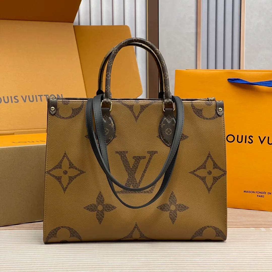 [Upgraded version] P630 🐶 Upgraded version, high quality, semi-steel hardware M45321 🐶 Comes with a full set of packaging, free picture liner bag ONTHEGO Medium Handbag The Onthego Medium Handbag decorates both sides of the classic Monogram canvas and Monogram Reverse canvas, presenting different styles at will. Toron's dual handles and shoulder strap allow for a variety of carrying options. Dimensions: 34.0 x 26.0 x 13.0 cm