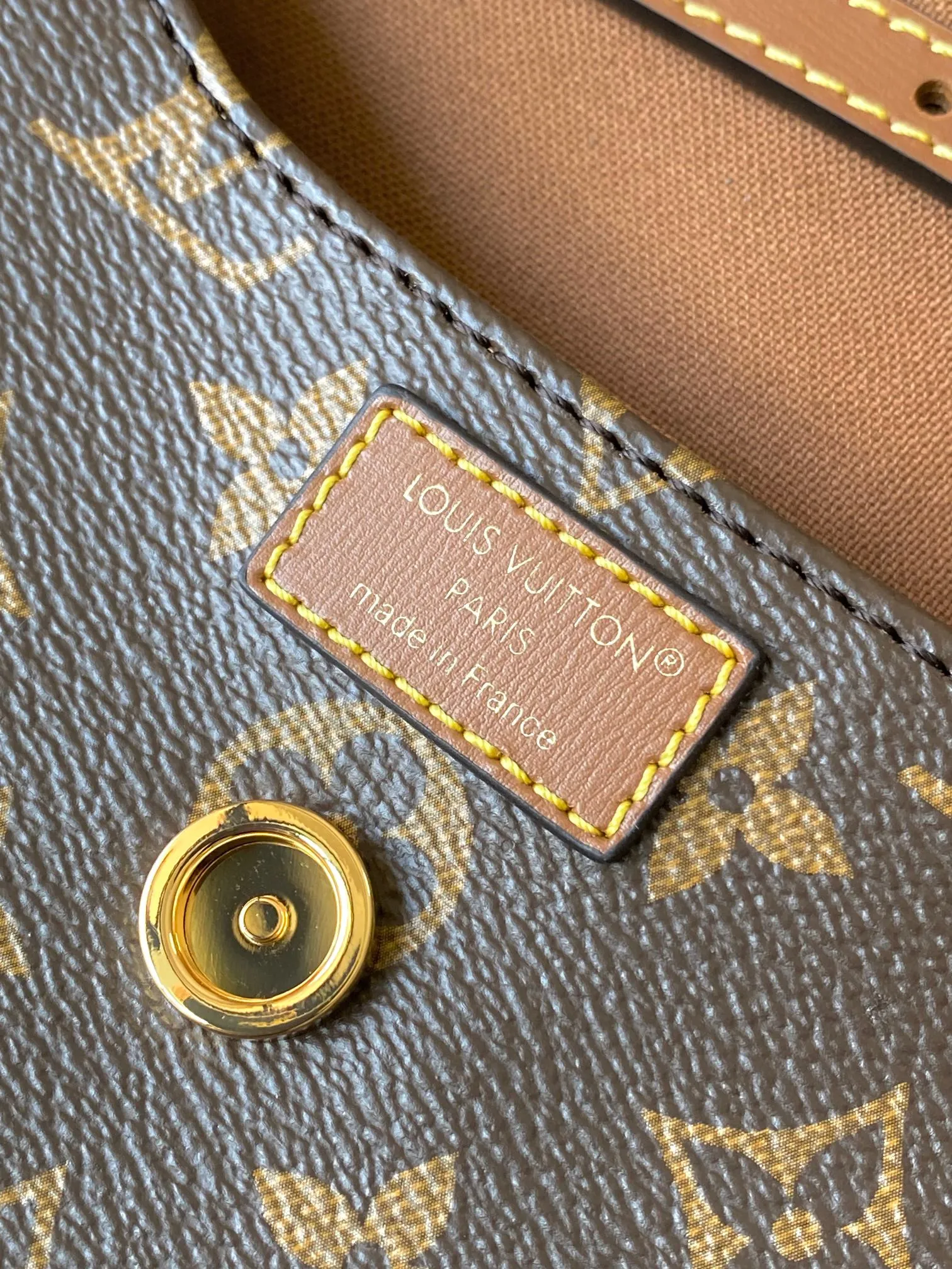 p1640 [Special grade MB163c chip version original leather] This Duo BB handbag Model: M26592 Material: Grade A all-steel hardware, imported original fabric Packaging: Full set of original duty-free MB packaging Size: 19x14x6 cm