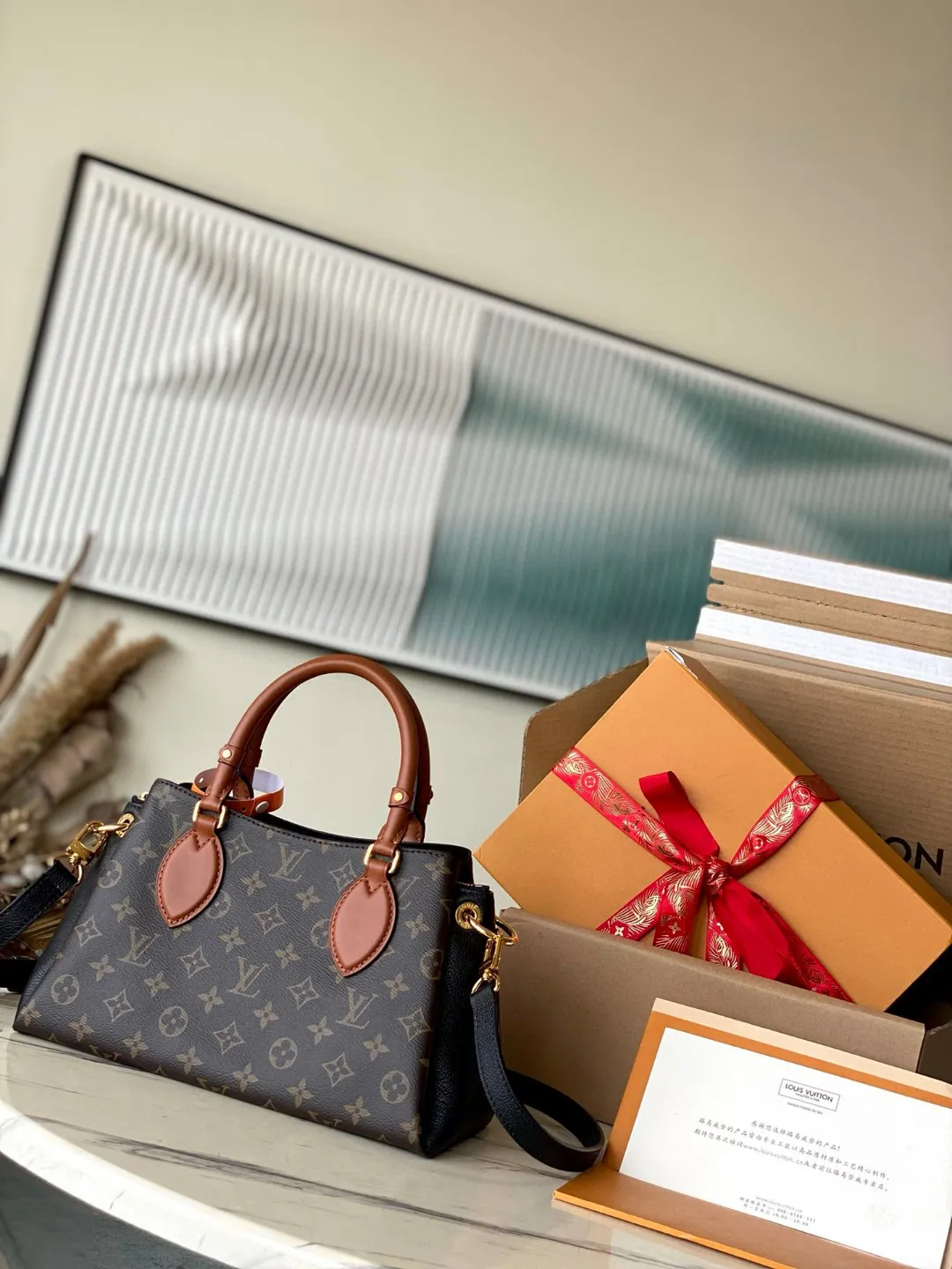 💰1140 (top-grain leather) top-quality original M46508 presbyopia🐎🐎Opéra BB handbag is stitched with Monogram canvas, grained leather and smooth leather, fully displaying Louis Vuitton's iconic style. The rolled leather handle is embellished with exquisite rivets, and the leather handle loop references the brand's heritage. There is ample space to accommodate daily necessary details such as a tablet computer. 26 x 18 x 15 cm (length x height x width)