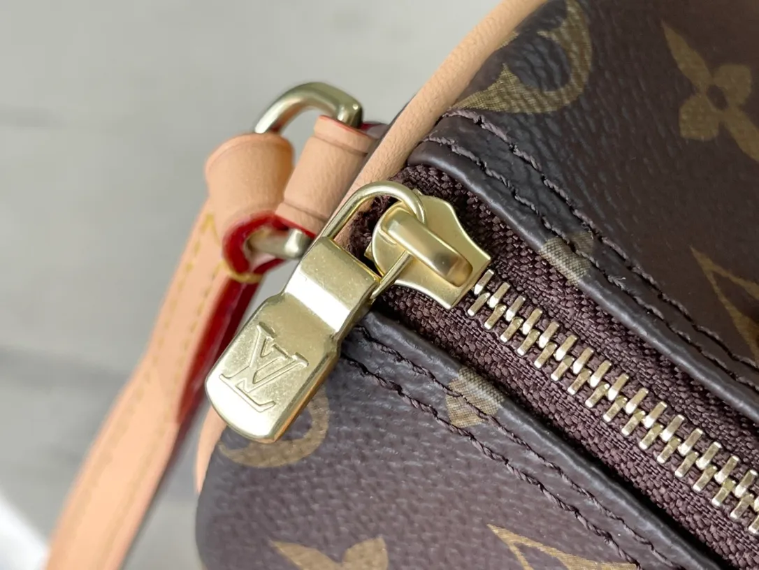 💰440 The top original order M61252 supports counter inspection. The photo taken of duty-free goods is consistent with the product and has not been unpacked. This product is an exclusive duty-free product in the market and is the highest-end product. Inspection is supported. This product has passed strict inspection and is flawless. Please wear gloves when touching the product. This product is not returnable or exchangeable. Please confirm the product first and then remove the label on the handle. This product is temporarily not open to the public, only regular customers, and is in short supply. Dimensions: 16.0 x 12.5 x 10.0 cm