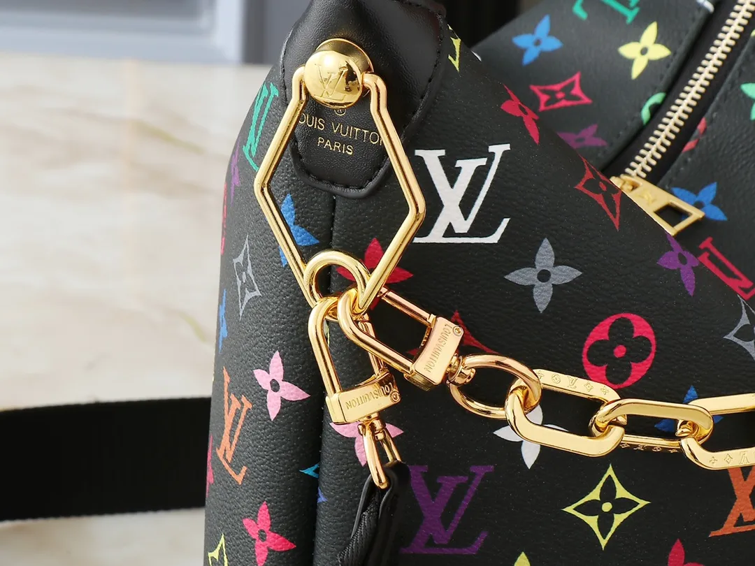 💰260💰Upgraded original M12068 M12071 M12072 This new Coussin series of hobo bags combines fashion and functionality, and combines the iconic design elements of the series. The bag is made of smooth cotton-paved leather and is embossed with the brand's Monogram pattern. The signature thick chain strap is accented with gold-tone hardware, while the wide detachable textile shoulder strap allows you to carry it in different ways. This versatile style is large enough to hold a laptop and features a removable zip pocket. Dimensions: 38x33x10 cm