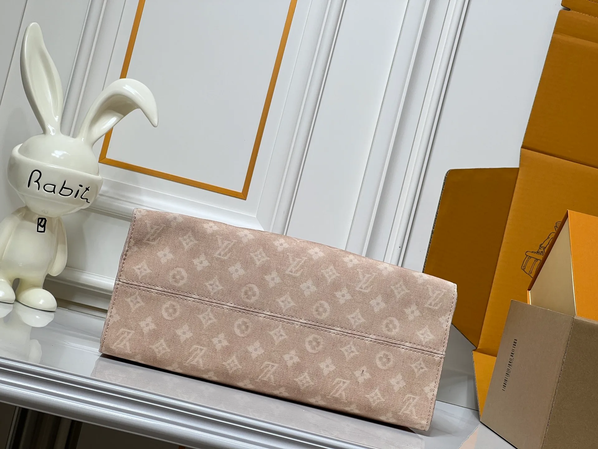 Batch 300💰Upgraded original M45039 M45321 M44571 This Onthego medium handbag is decorated with classic Monogram canvas and Monogram Reverse canvas on both sides, showing different styles at will. Toron's dual handles and shoulder strap allow for a variety of carrying options. Dimensions: 34.0 x 26.0 x 13.0 cm (length x height x width)