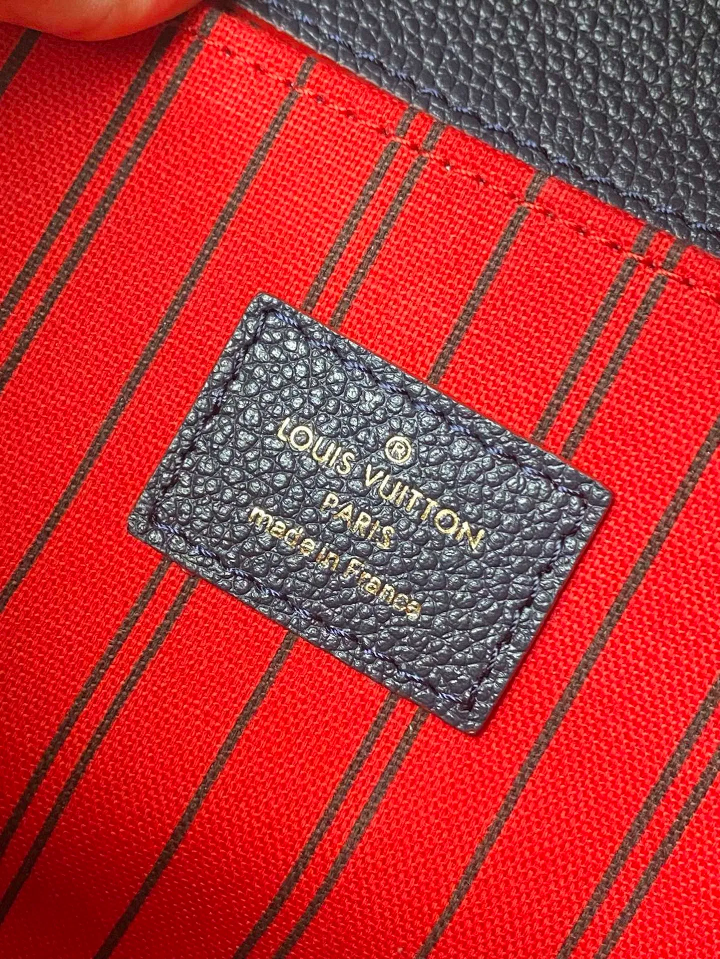 💰1040 (top layer leather) top original order M44071 supports counter inspection. The photo taken of duty-free goods is consistent with the product without opening the packaging. This product is an exclusive duty-free product in the market and is the highest-end product. Inspection is supported. This product has passed strict inspection and is flawless. Please wear gloves when touching the product. This product is not returnable or exchangeable. Please confirm the product first and then remove the label on the handle. This product is temporarily not open to the public, only regular customers, and is in short supply. Dimensions: 25 x 17 x 7 cm