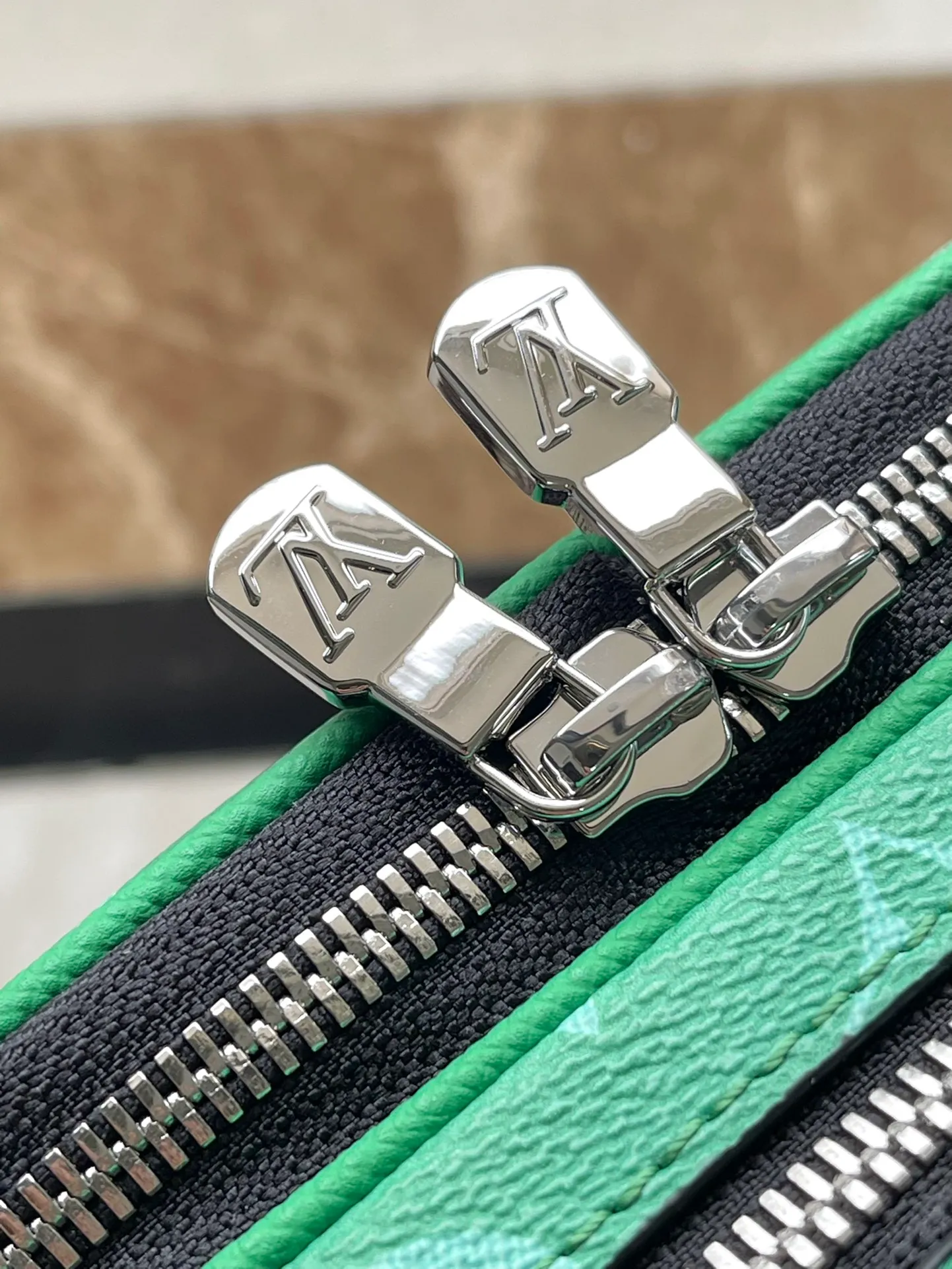 💰940 Top Original Order M30997 Green This Nano Alpha handbag is from the Taigarama series, and is dyed with Taiga embossed leather and Monogram canvas in new summer colors. Adjustable shoulder strap allows for flexible carrying. Dimensions: 11 × 18.5 × 6.5 cm