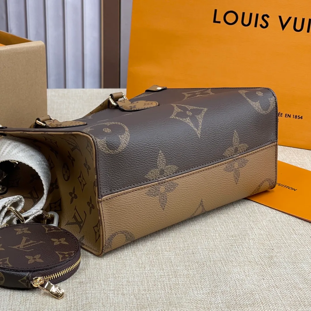 [Upgraded version] P480🐶M46373🐶Upgraded version. Real gold hardware. Comes with a full set of packaging❣️ONTHEGO small handbag This OnTheGo small handbag is made of Monogram and Monogram Reverse canvas, with the Monogram Giant pattern embellished on it. The Toron handle and the jacquard textured shoulder strap decorated with the brand's logo create a visual contrast, and the detachable coin bag is suitable for storing change or small items. It combines fashionable charm with various functions, making it a good daily companion. Dimensions: 25 x 19 x 11.5 cm