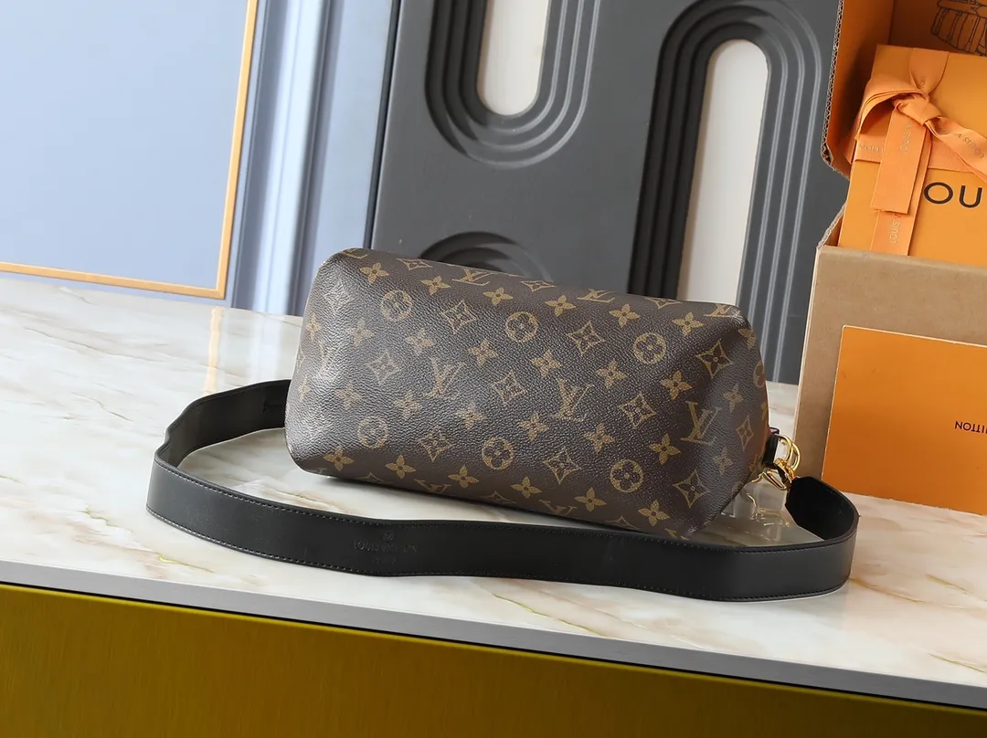 💰260💰Upgraded original version [M55090] The factory-direct Beaubourg Hobo mini handbag is made of Monogram canvas to outline solid lines, the top braided handle reveals the 2019 autumn style, and the hand-dyed edges highlight Louis Vuitton's craftsmanship. LV bag decorations convey elegant charm. Monogram coated canvas, smooth cowhide trim, microfiber lining, detachable top handle for hand or elbow carry, detachable shoulder strap for shoulder or cross-body wear, interior patch pocket, LV leather trim. size: 25*15**21 cm