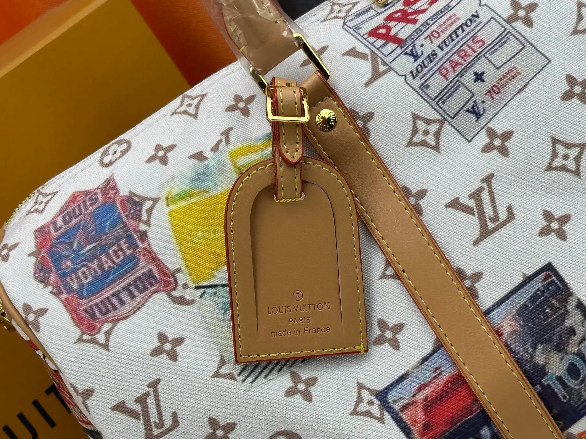 P360 M14736 This Keepall Bandouliere 45 travel bag is dipped in Monogram Dune fabric in soft tones, and then features Louis Vuitton travel stickers and cowhide leather trim to convey a retro style. The top handle and detachable and adjustable shoulder strap allow for flexible carrying, and the compact structure makes it easy to take with you on board the aircraft. Dimensions: 45x27x20 cm