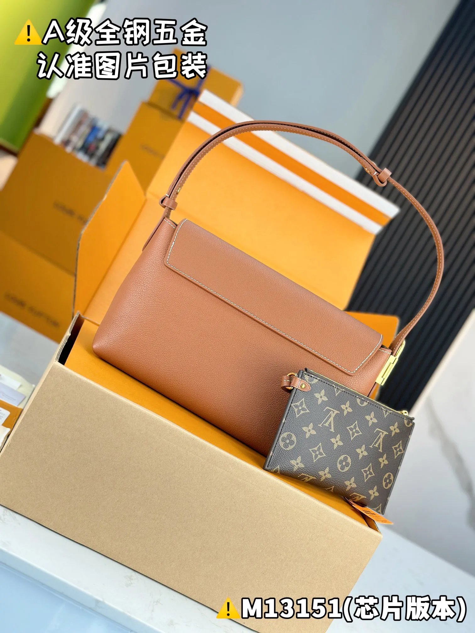 💰2760 [Authentic grade] [Special grade MB original leather] Low Key Messenger handbag Model: M13151 caramel color Material: A+ grade all-steel hardware, imported original leather Packing: full set of original duty-free MB packaging Size: 30x18x12 cm