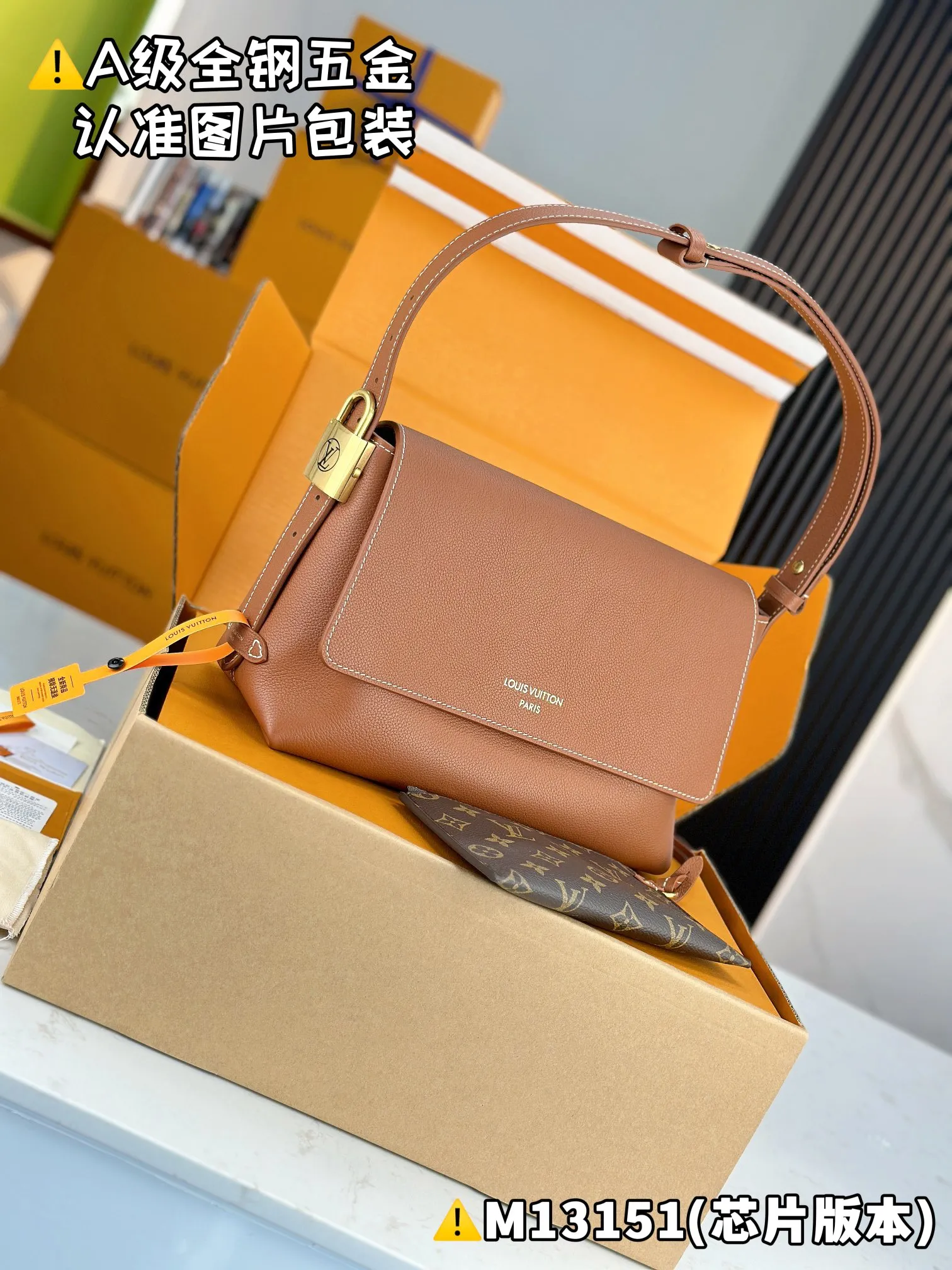 💰2760 [Authentic grade] [Special grade MB original leather] Low Key Messenger handbag Model: M13151 caramel color Material: A+ grade all-steel hardware, imported original leather Packing: full set of original duty-free MB packaging Size: 30x18x12 cm