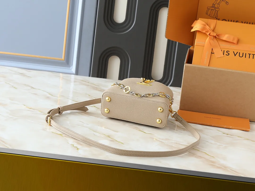 💰380💰Guangzhou goods Upgraded original M12935 M12936 M12937 M12938 This Capucines mini handbag is from the Capucines Chain On You series. It is made of soft Taurillon cow leather and has ample space to store daily necessities such as short wallets, keys, and lipstick. The jewelry-style double-plated chain features Monogram floral details that complement the rounded LV letters, and the flap can be tucked in or out. Dimensions: 21.0 x 14.0 x 8.0 cm (length x height x width)