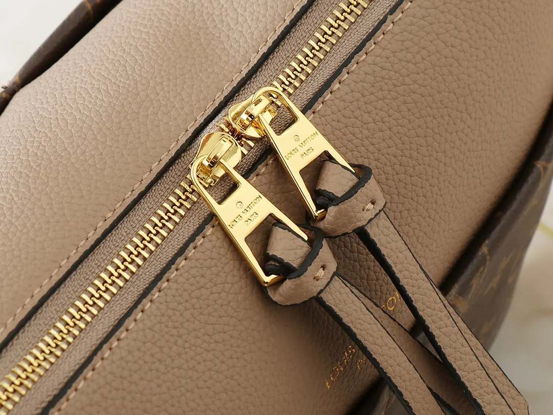 💰240💰Upgraded from the original M45522, 43170. This MONOGRAM canvas material is a new style of Melie handbag, a fashionable must-have item. Veau Cachemire leather material. Full leather embossed woven wrist double bag shopping bag. Lightweight and comfortable to carry. Unique vertical and narrow shape with modern style. Zipper pocket with metal engraved zipper puller for more personality. Size: 33x16x30cm