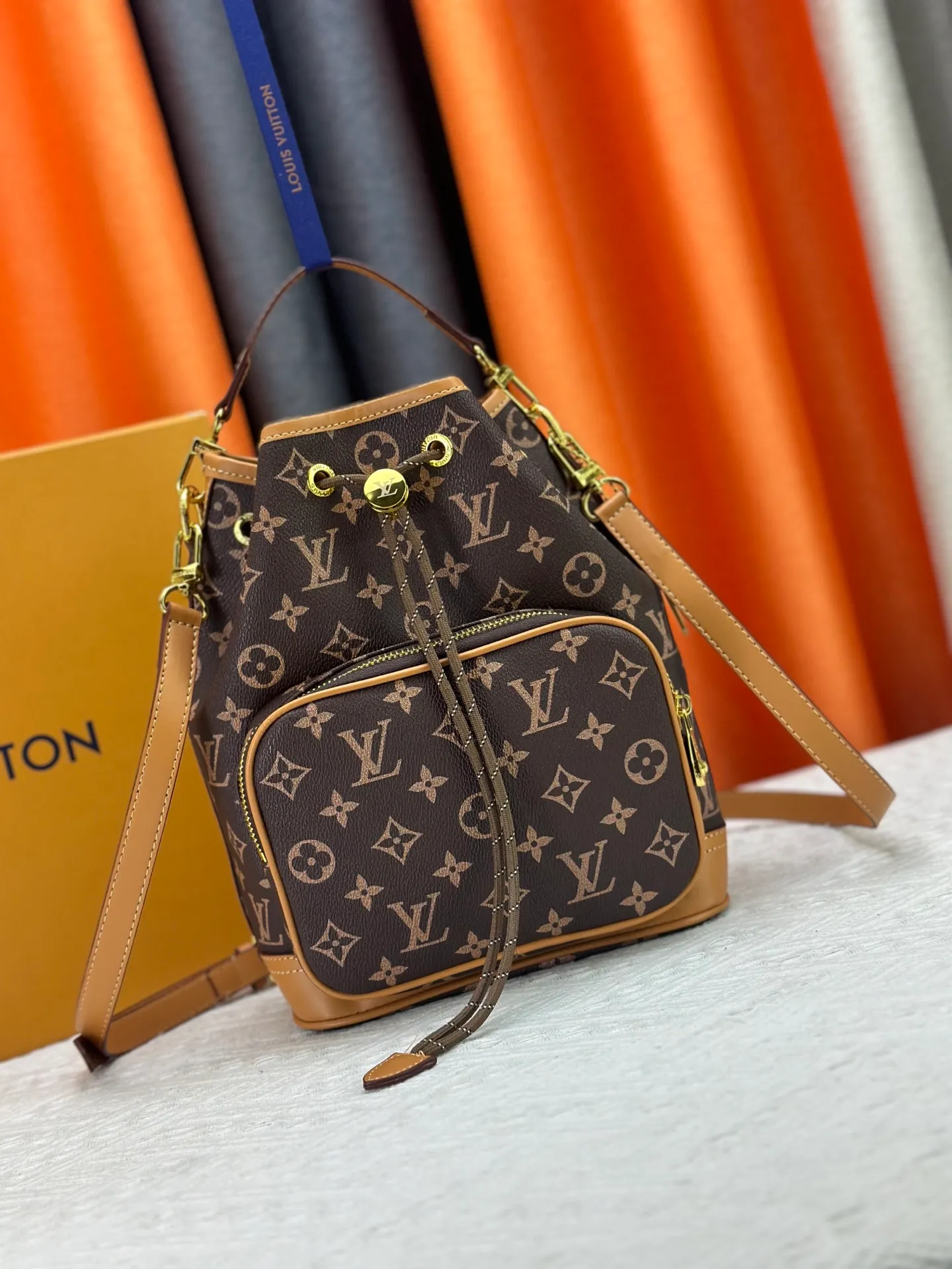 P260 Upgraded from the original M14017, it is infinitely charming and unleashes your fashion attitude. It has a unique appearance and is simply a fashion item that cannot be missed. Different from the softness of a canvas bag, it creates a free and easy feeling when worn on the back. It is super textured and is loved by fashionistas!  Dimensions: height 28x length 22x width 12